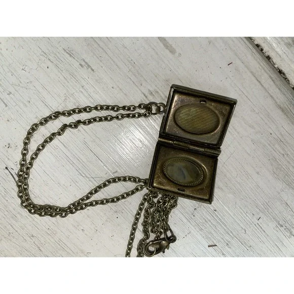 Little House on the Prairie Tv Show Book Laura Ingalls Wilder Necklace locket - Picture 5 of 8